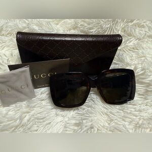 Gucci Oversized Women's Sunglasses with Case, Card and Cloth
